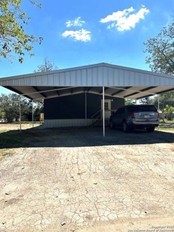 719 N Houston Sabinal TX 78881