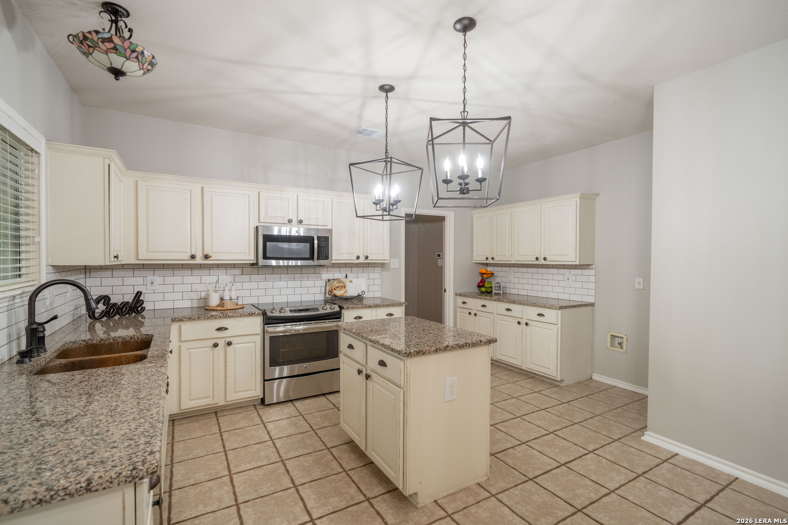 2047 Walsbrook San Antonio TX 78260