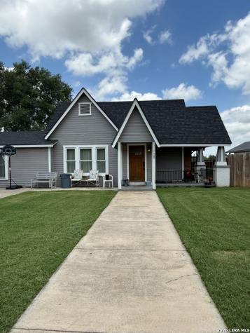 109 E Mayer Street Stockdale TX 78160