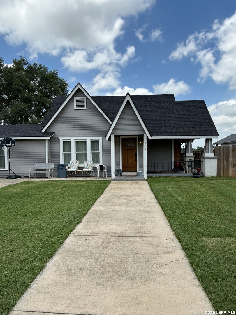 109 E Mayer Street Stockdale TX 78160