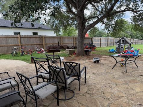 109 E Mayer Street Stockdale TX 78160