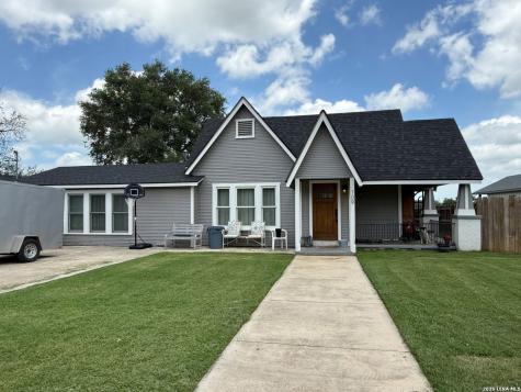 109 E Mayer Street Stockdale TX 78160