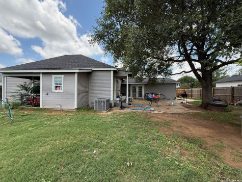 109 E Mayer Street Stockdale TX 78160