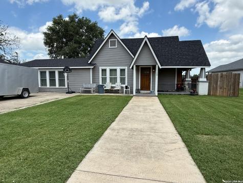 109 E Mayer Street Stockdale TX 78160