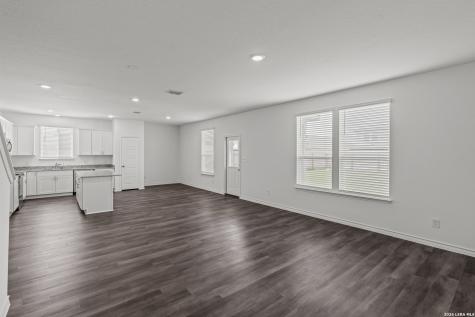 1210 Los Mochis Avenue Converse TX 78109