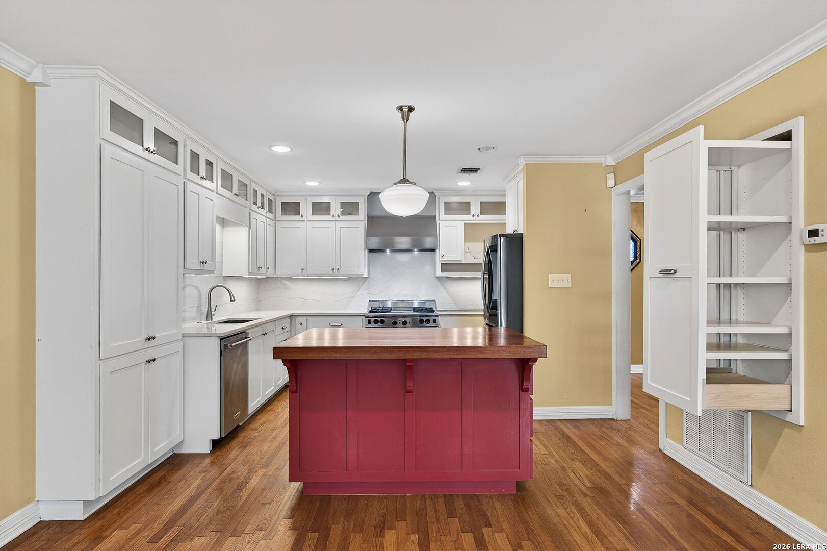 506 Castano Alamo Heights TX 78209