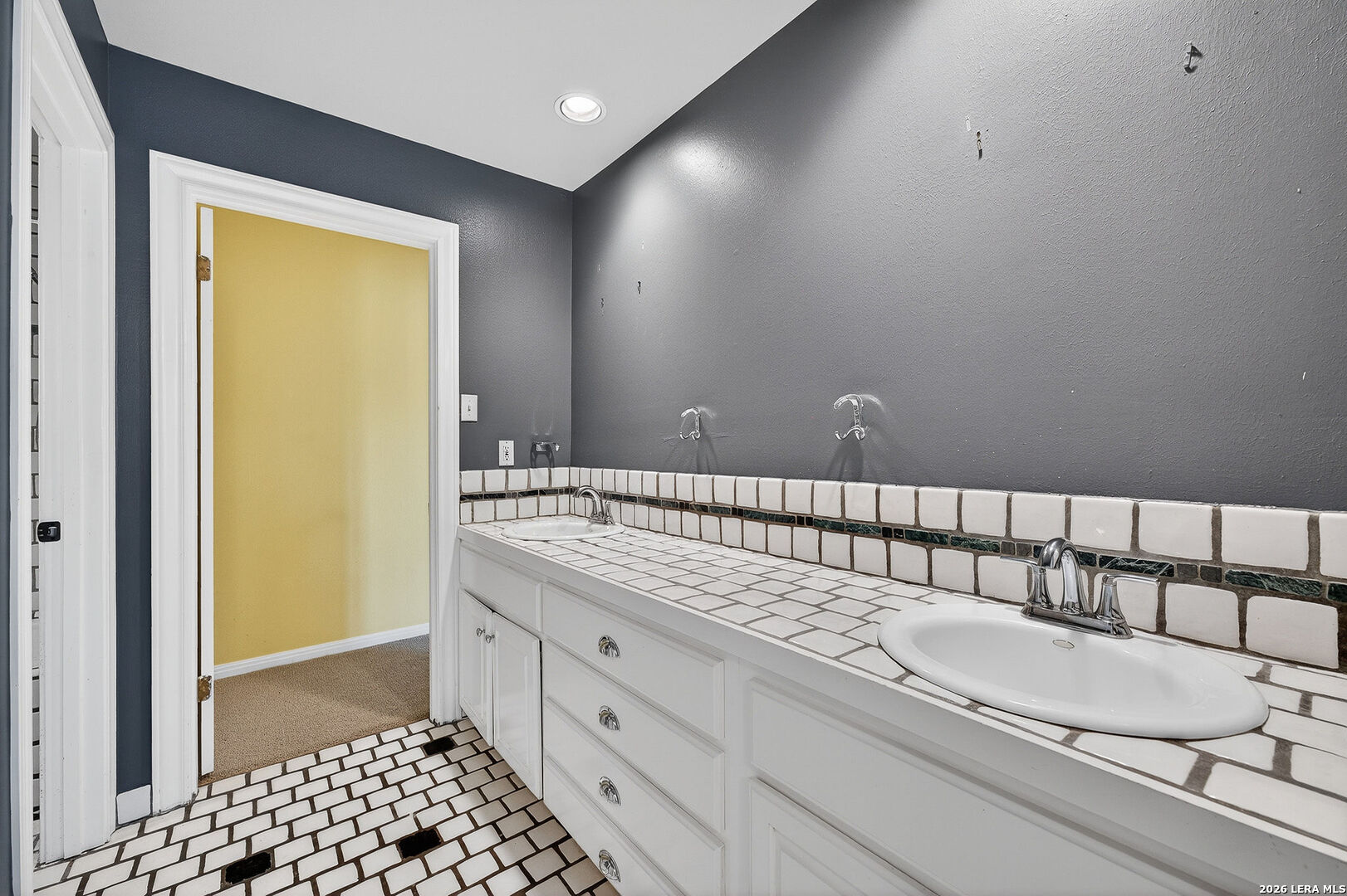 506 Castano Alamo Heights TX 78209