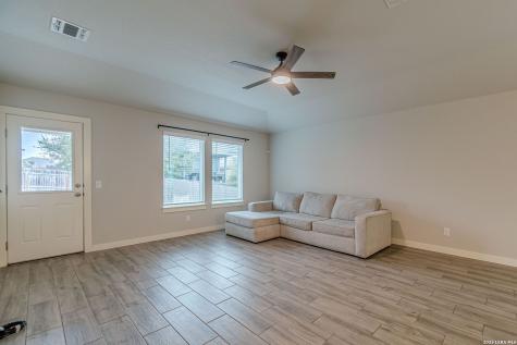 716 Fort Leonard San Antonio TX 78245