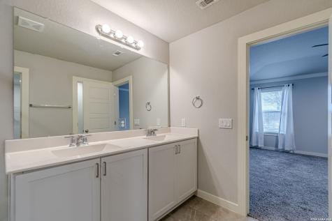 716 Fort Leonard San Antonio TX 78245