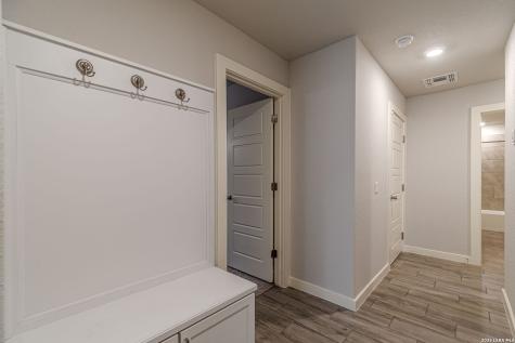 716 Fort Leonard San Antonio TX 78245