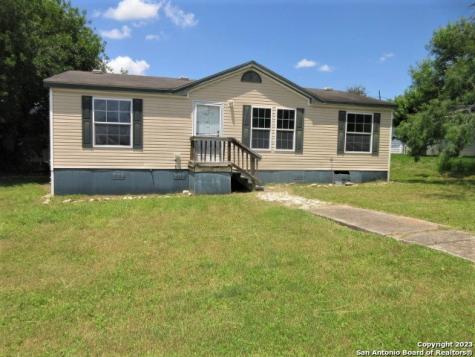107 Karnes Street Kenedy TX 78119