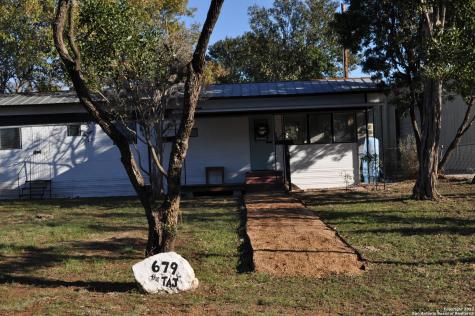 679 Faurie Road Lakehills TX 78063
