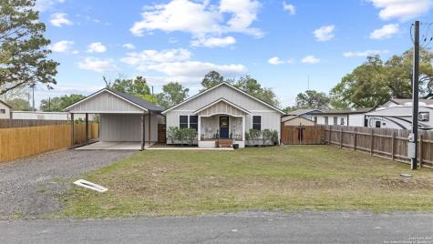 124 County Road 123 Floresville TX 78114