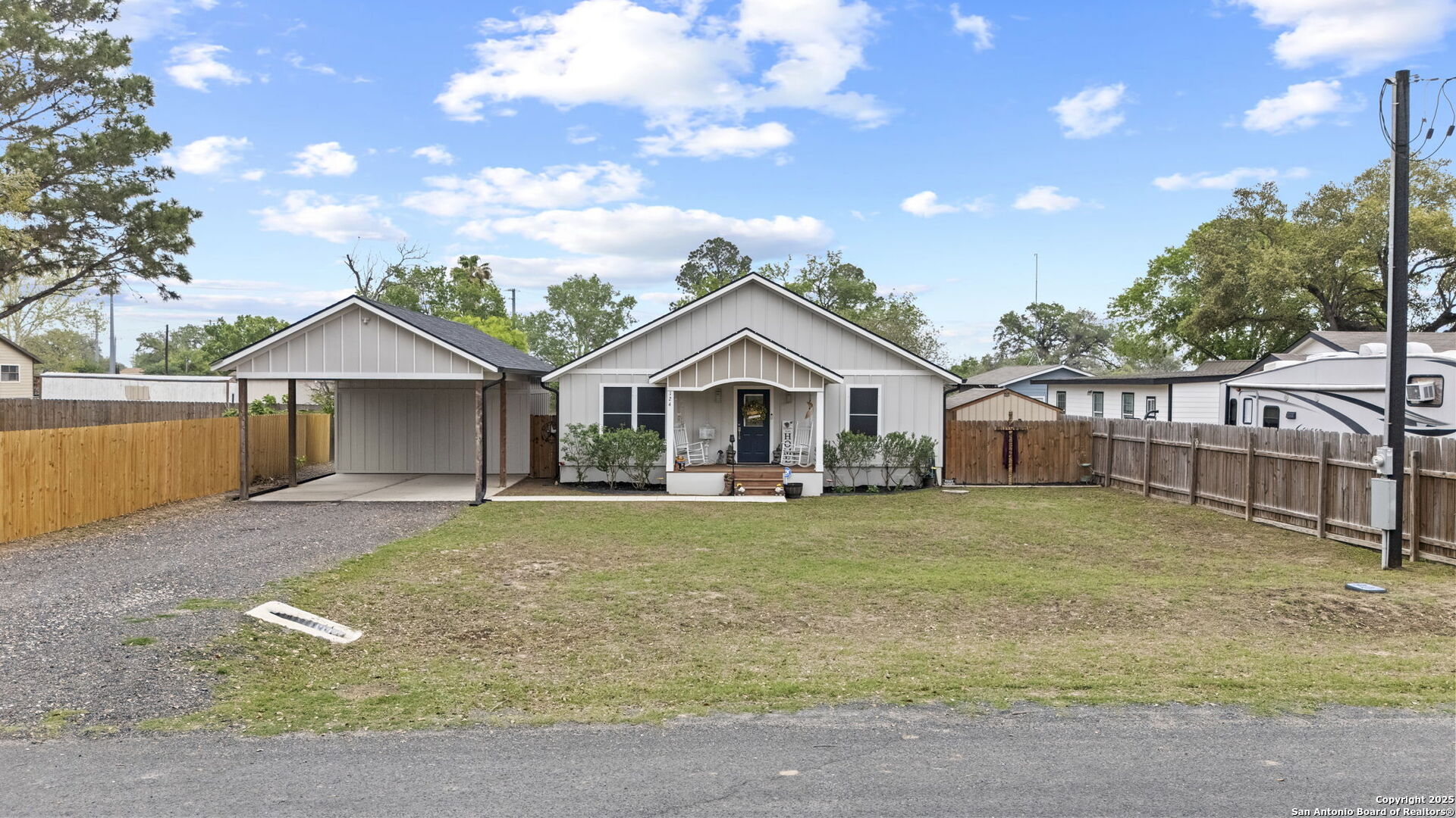124 County Road 123 Floresville TX 78114