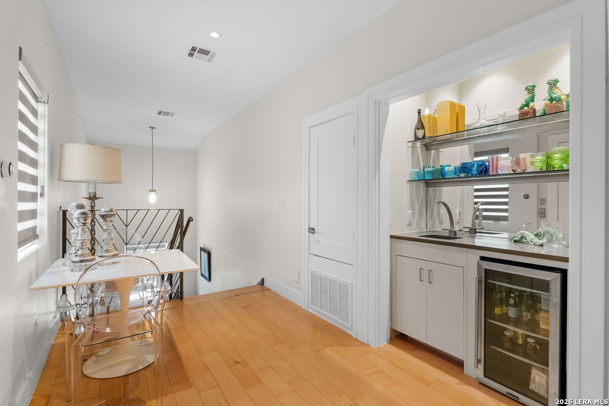 215 Annie#b San Antonio TX 78212