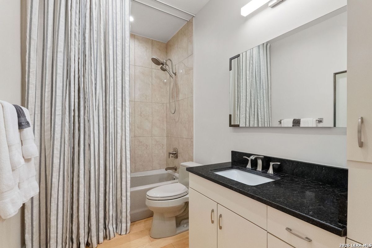 215 Annie#b San Antonio TX 78212