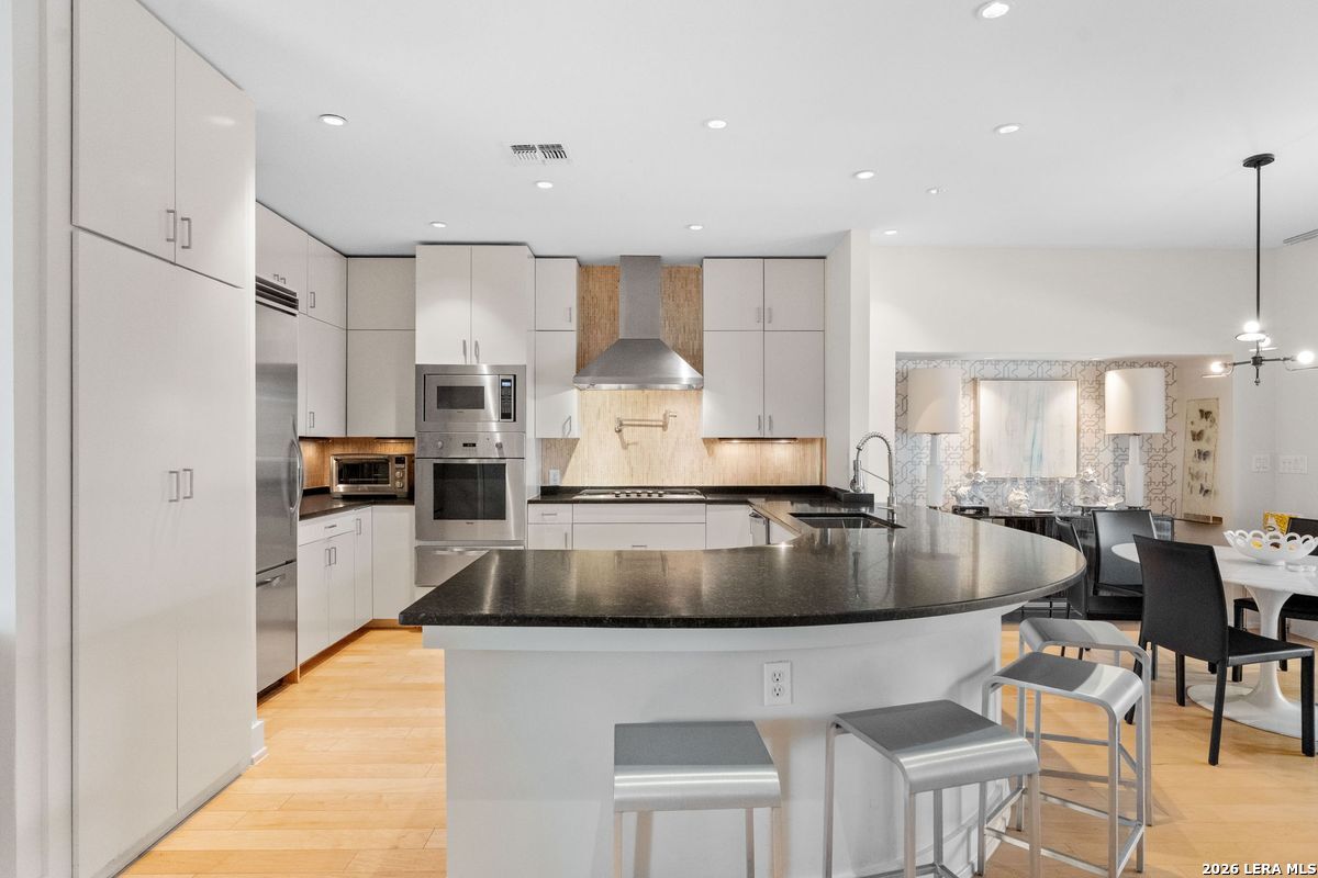 215 Annie#b San Antonio TX 78212