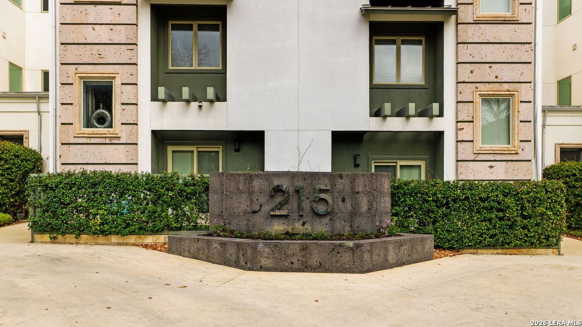 215 Annie#b San Antonio TX 78212