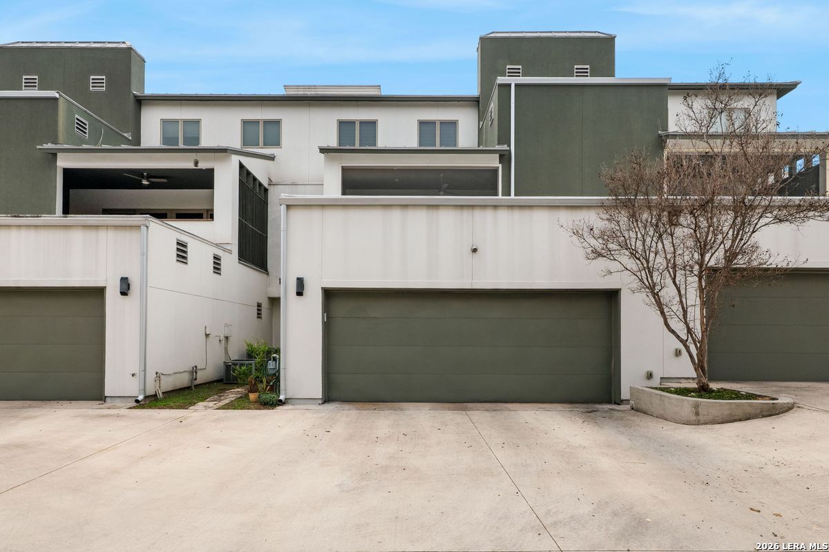 215 Annie#b San Antonio TX 78212