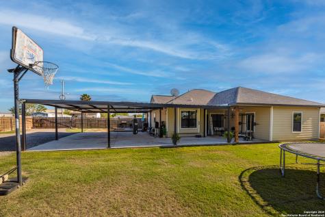 1038 Avenue H Poteet TX 78065