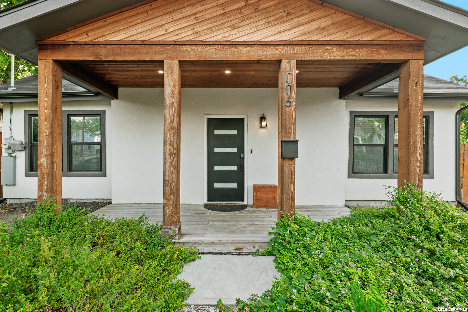 1006 S Pine Street San Antonio TX 78210