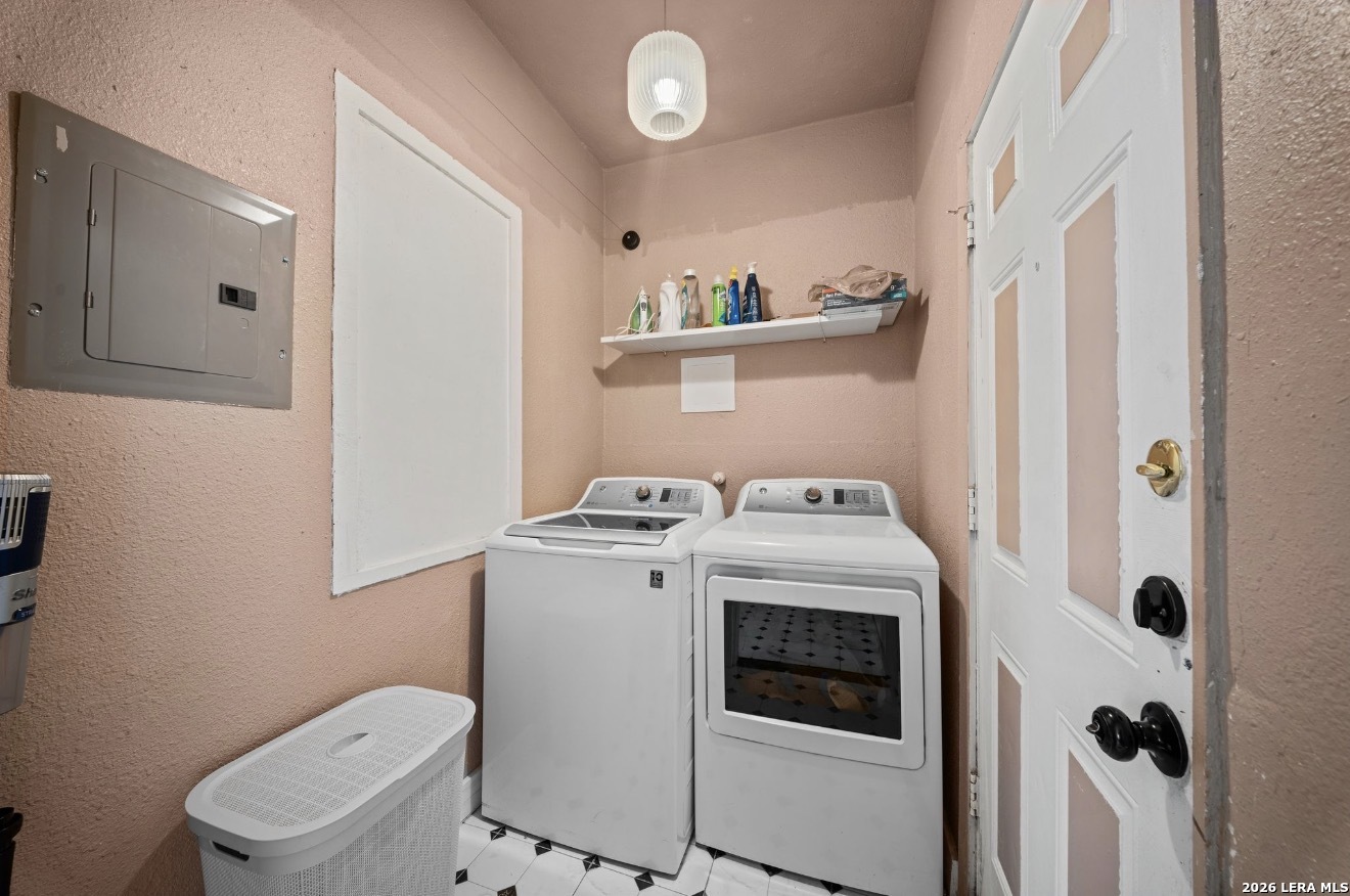 1705 W Summit San Antonio TX 78201