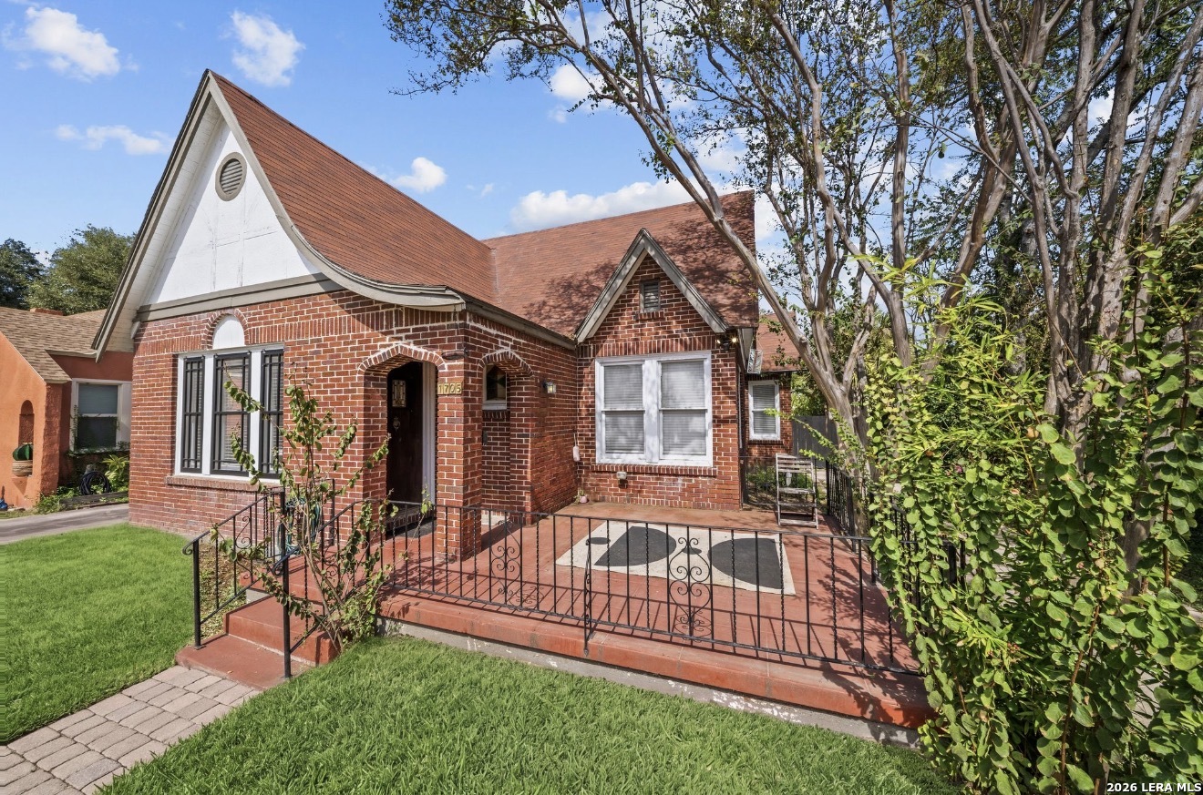 1705 W Summit San Antonio TX 78201