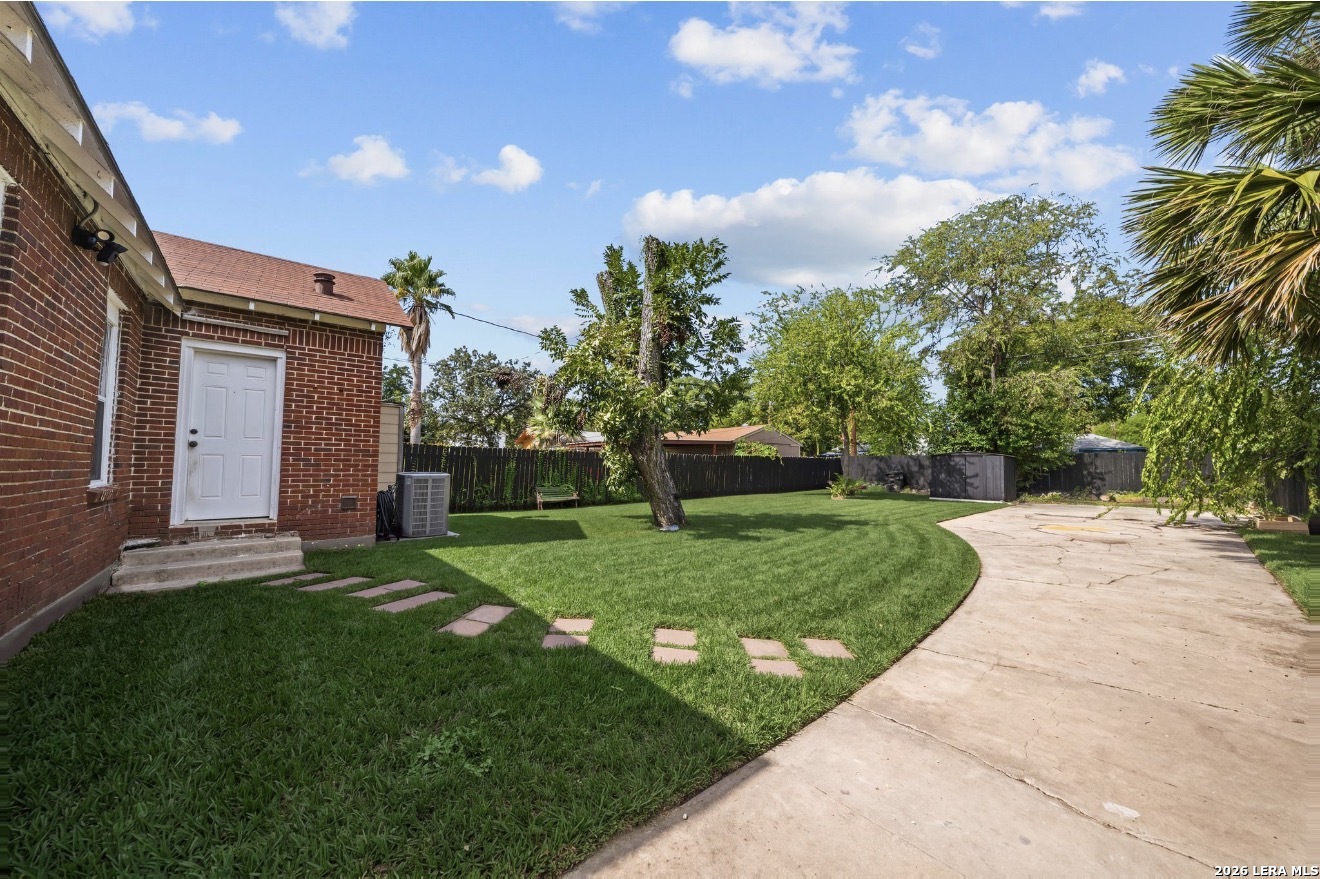 1705 W Summit San Antonio TX 78201
