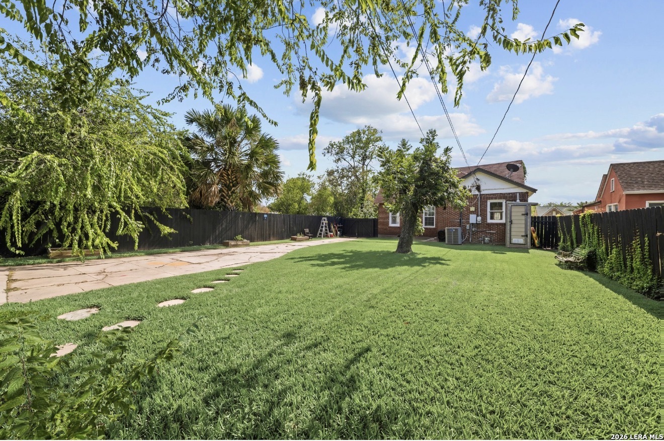 1705 W Summit San Antonio TX 78201