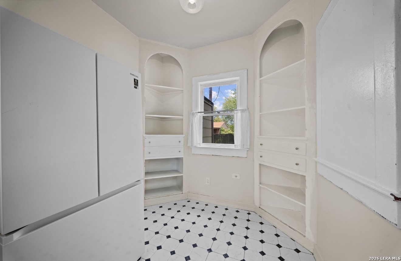 1705 W Summit San Antonio TX 78201