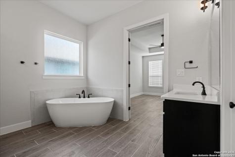 209 Sawtooth Oak Seguin TX 78155