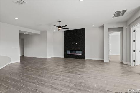 209 Sawtooth Oak Seguin TX 78155