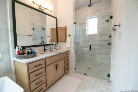 7302 Cresta Bulivar San Antonio TX 78256