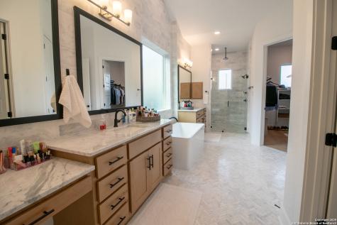 7302 Cresta Bulivar San Antonio TX 78256