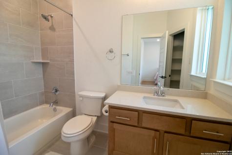 7302 Cresta Bulivar San Antonio TX 78256