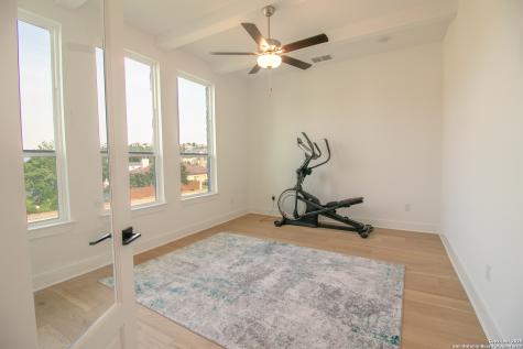 7302 Cresta Bulivar San Antonio TX 78256