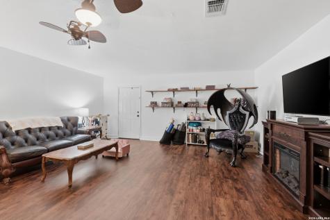 1911 Dellhaven Drive San Antonio TX 78220