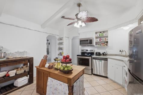 1911 Dellhaven Drive San Antonio TX 78220