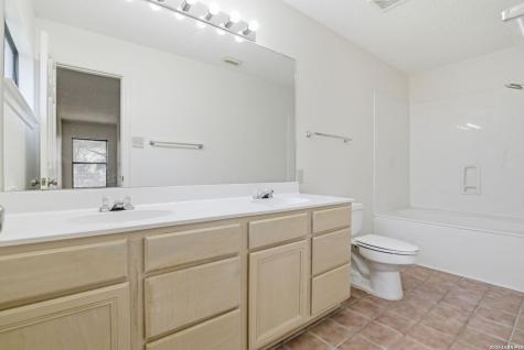 15824 Lomita Springs San Antonio TX 78247
