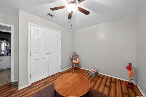 7623 Glen Mont San Antonio TX 78239
