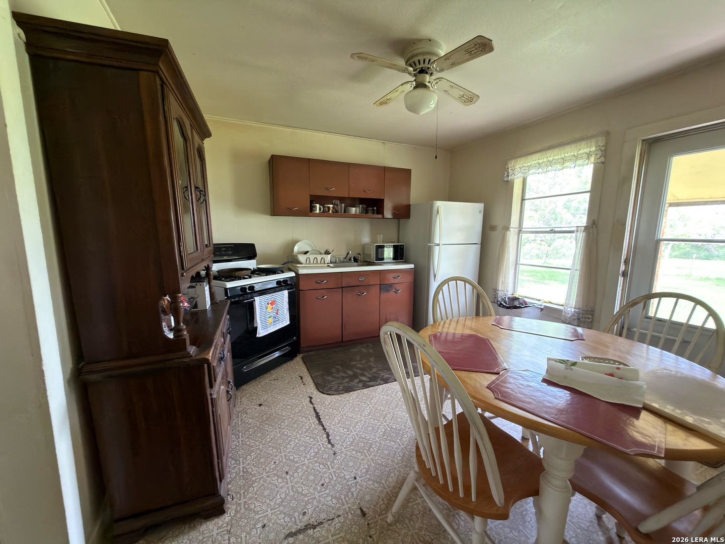 1920 Sutherland Springs Road Floresville TX 78114