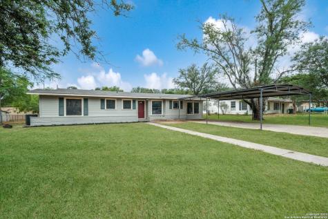1015 W Goodwin Street Pleasanton TX 78064