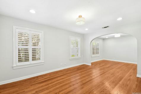 265 E Oakview Place Alamo Heights TX 78209