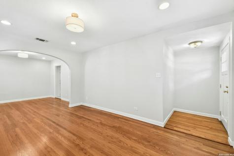 265 E Oakview Place Alamo Heights TX 78209
