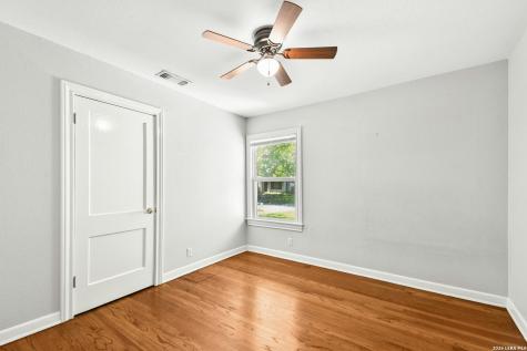 265 E Oakview Place Alamo Heights TX 78209