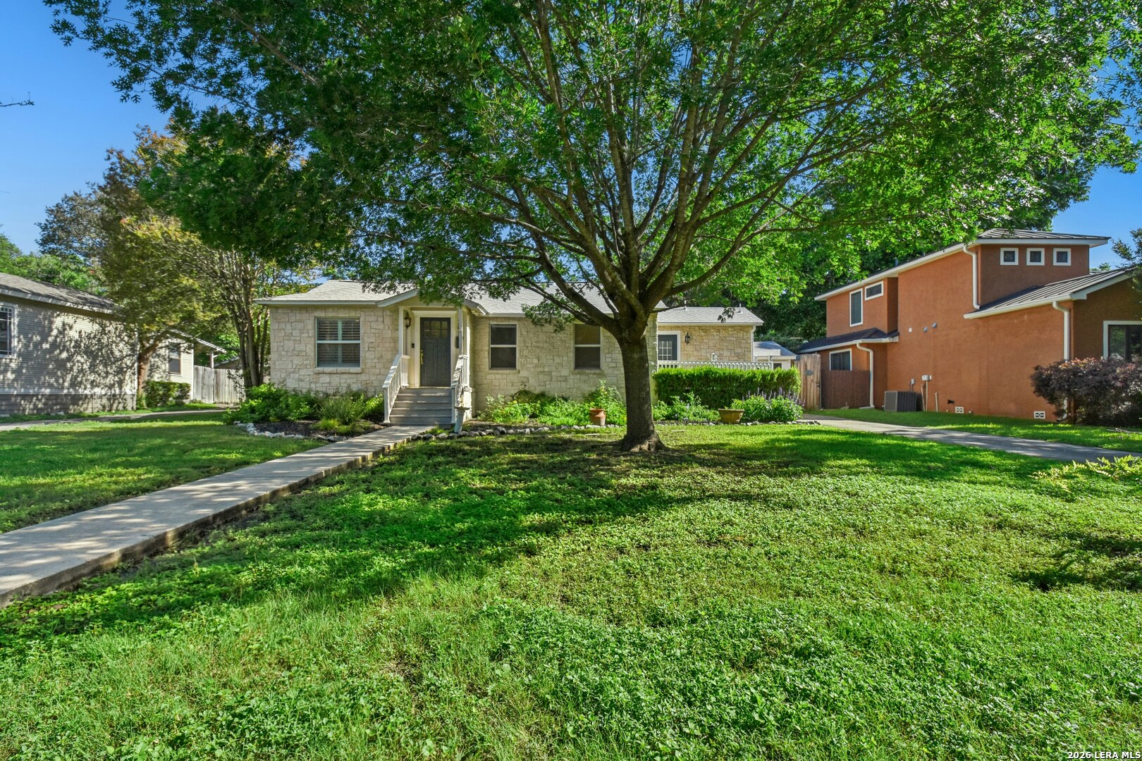 265 E Oakview Place Alamo Heights TX 78209
