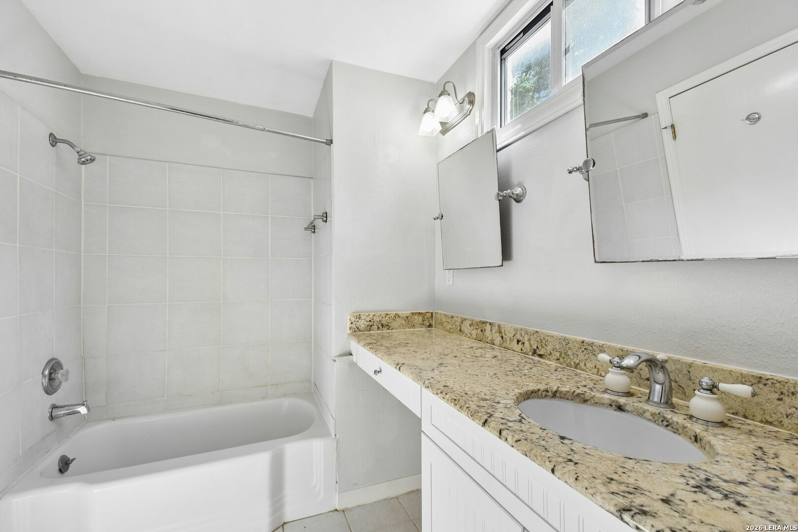 265 E Oakview Place Alamo Heights TX 78209