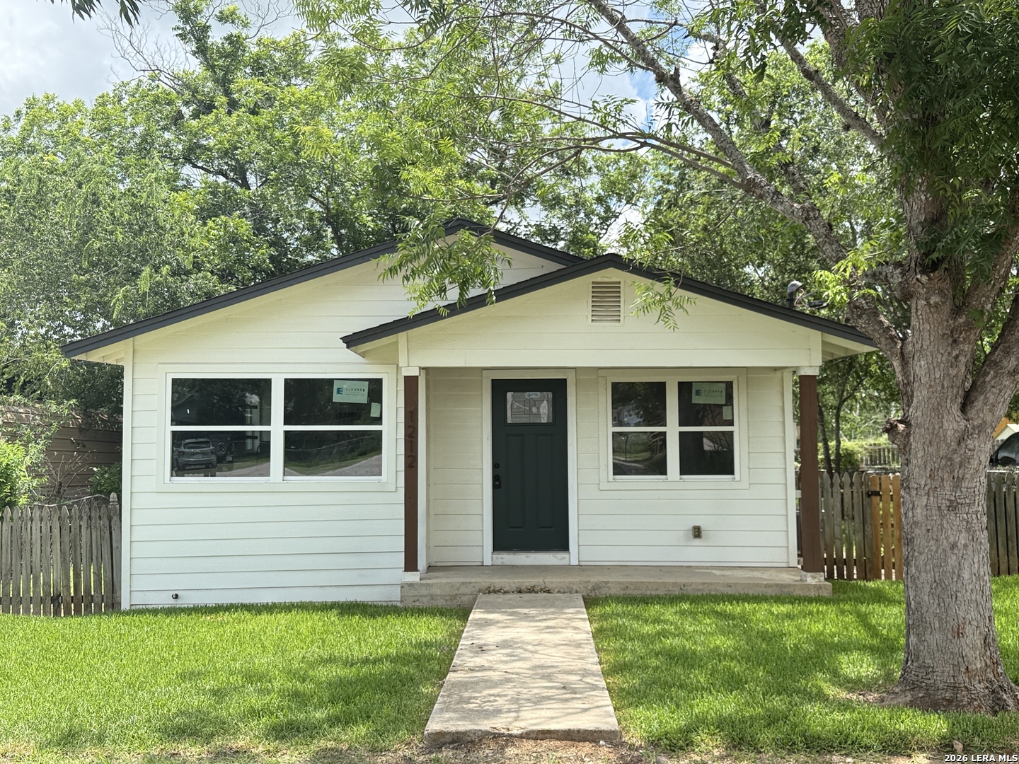 1212 B Street Floresville TX 78114