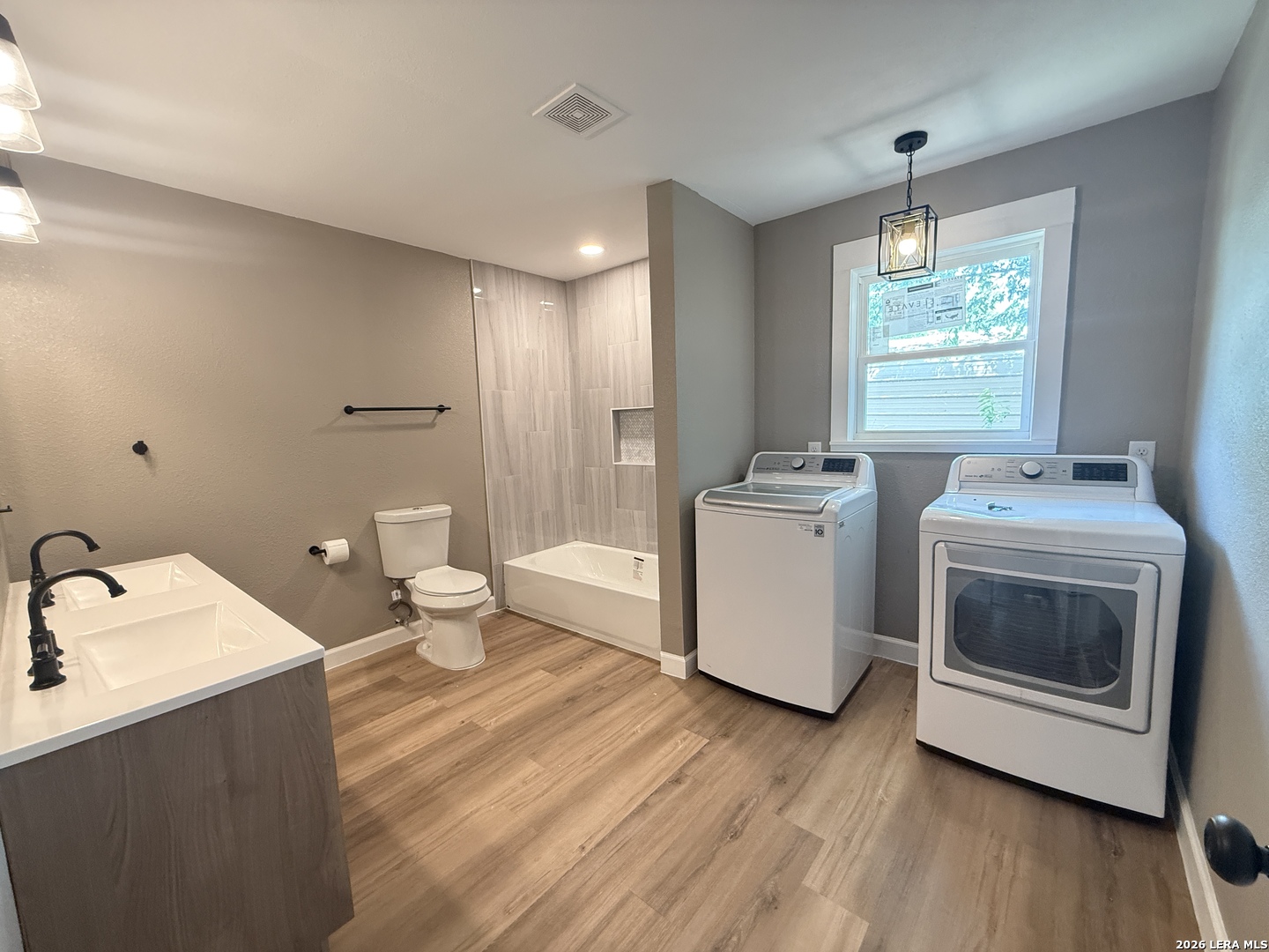 1212 B Street Floresville TX 78114