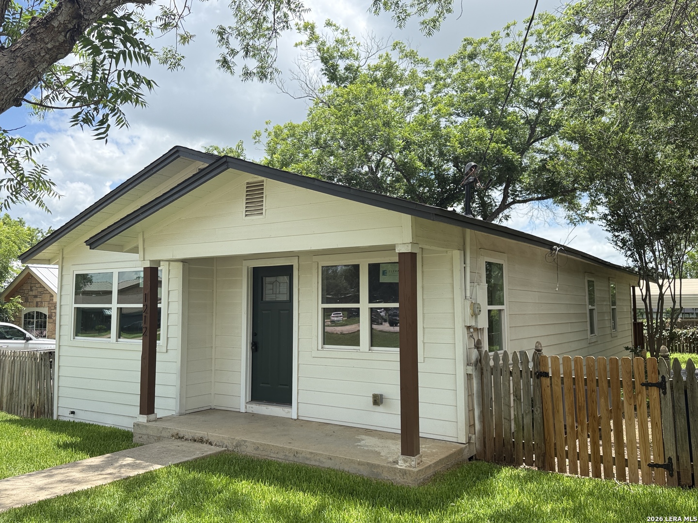 1212 B Street Floresville TX 78114
